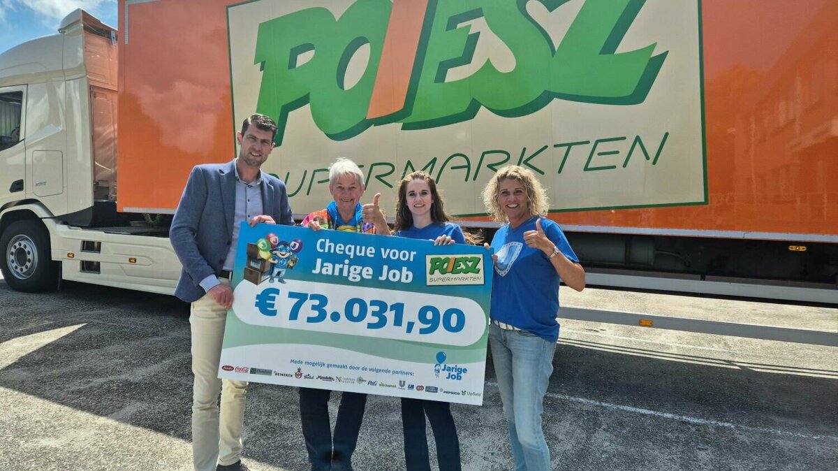 Foto - Poiesz doneert €73.03190 aan Stichting Jarige Job.jpg