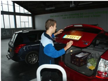 auto_medewerker_krat_afhalen_2