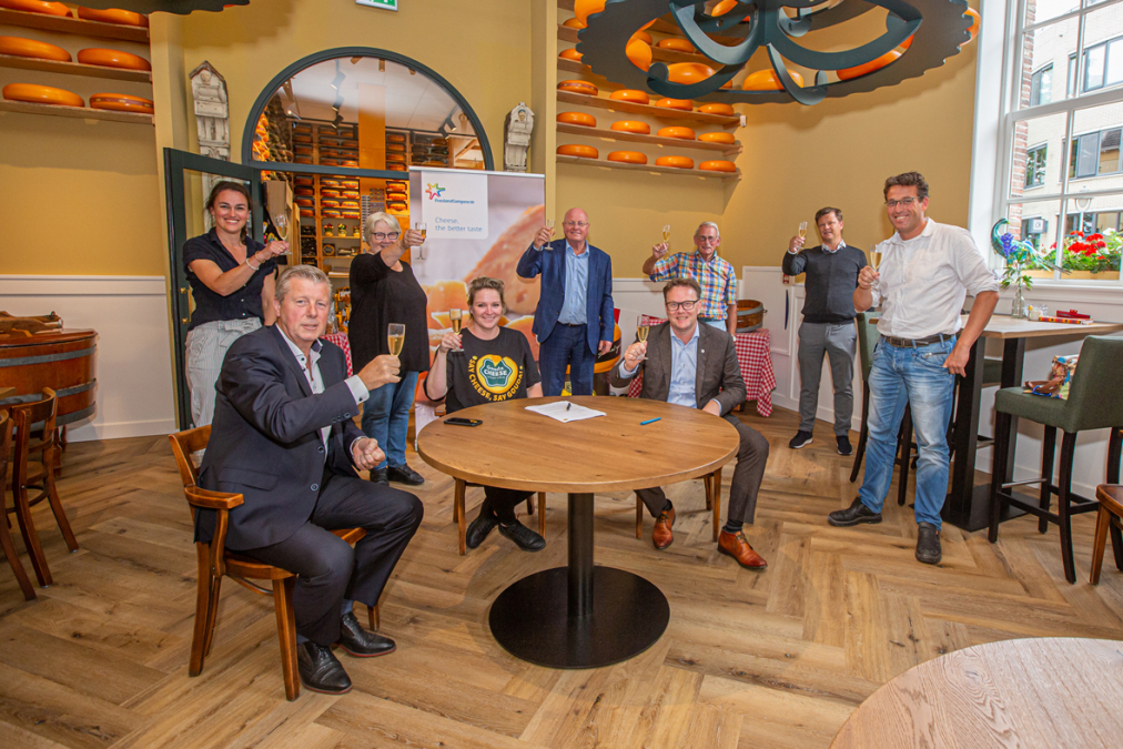 cheese20experience_contract20ondertekening_campina-vergeer_juli202020-9773_.._20002.jpg
