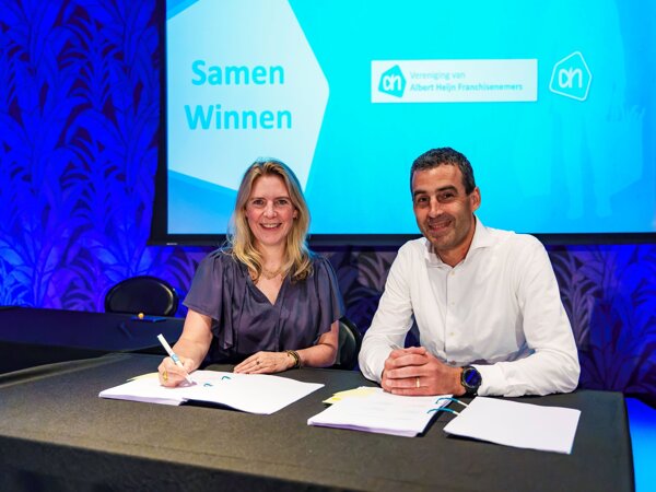 20250701-21-albertheijn-contractondertekening-sonjaboelhouwerendanielluitjens.jpg