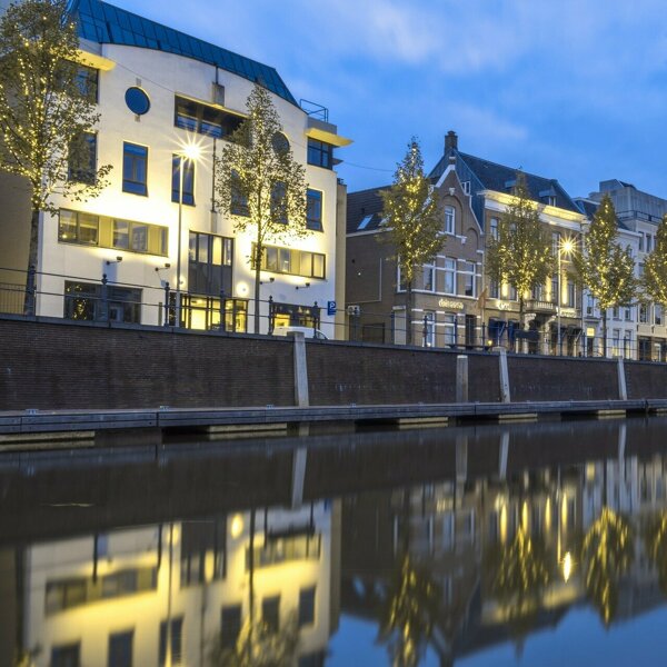 reflection-4542638_1920.jpg
