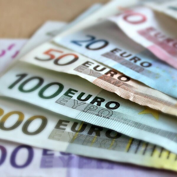 banknotes-209104_1920.jpg