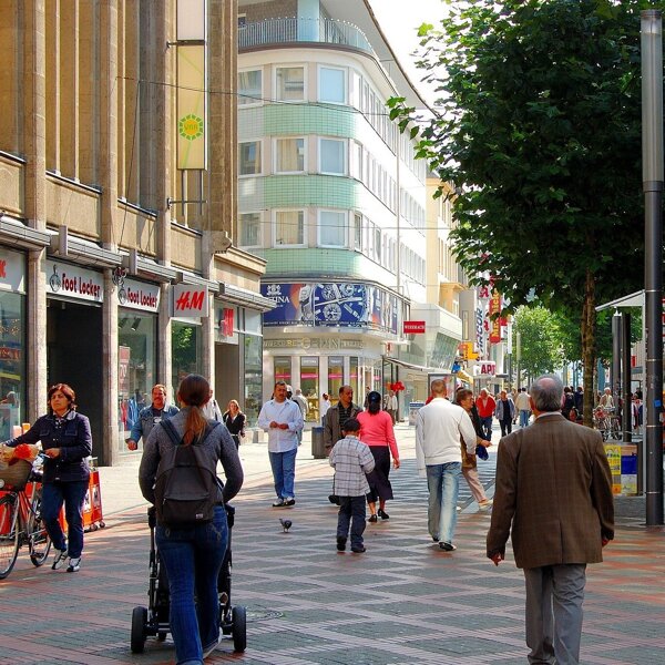 pedestrian-zone-347468_1920.jpg