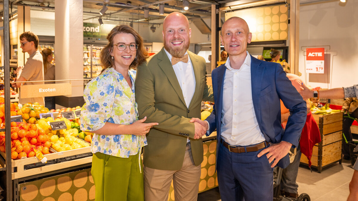 Natascha en Michael de Bruijn met Aart van Haren.jpg