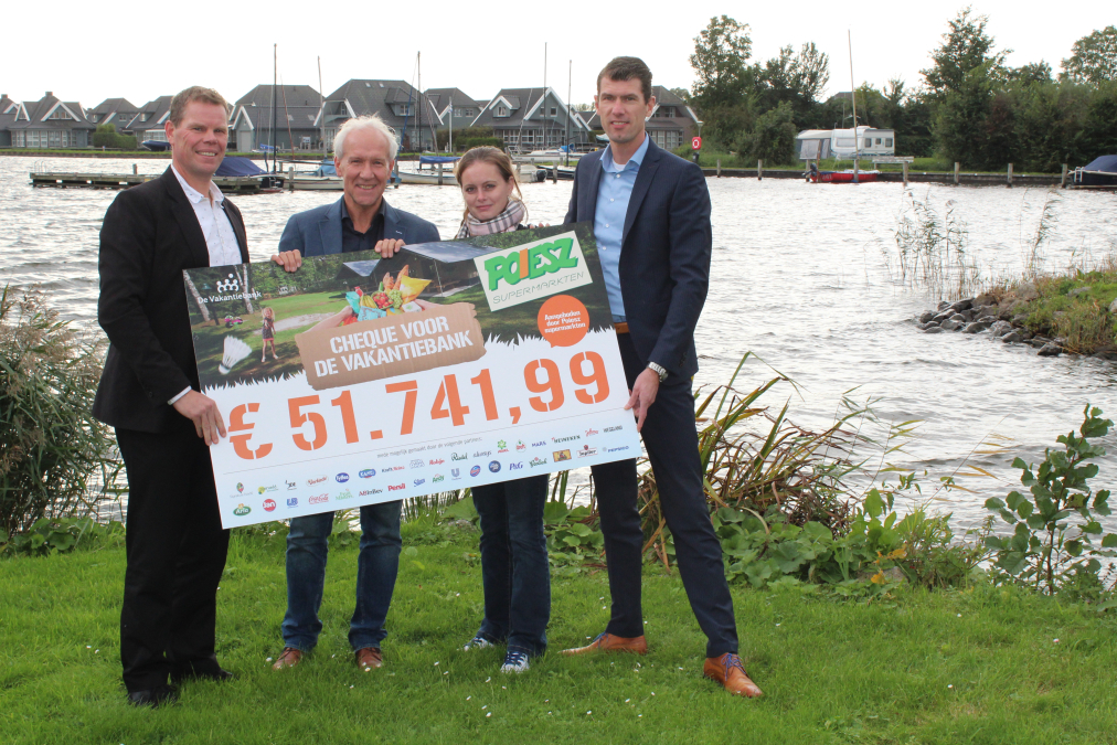 foto-uitreiking-cheque-002-poiesz.jpg