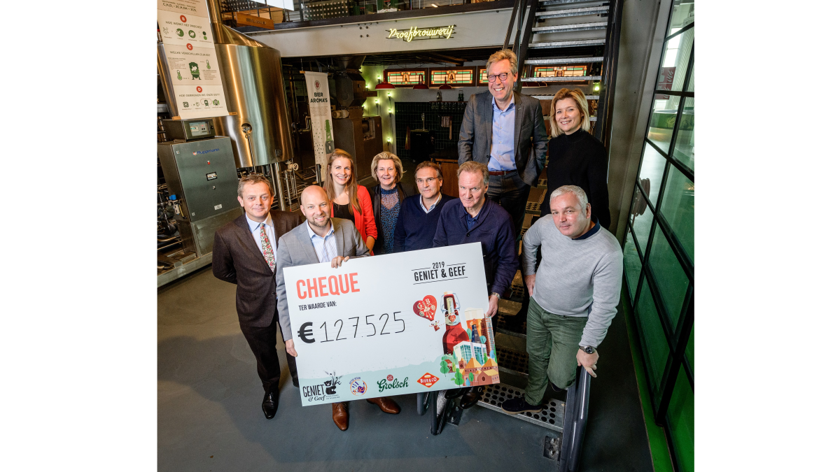 grolsch-geniet-en-geef-opbrengst-overhandiging-cheque.png