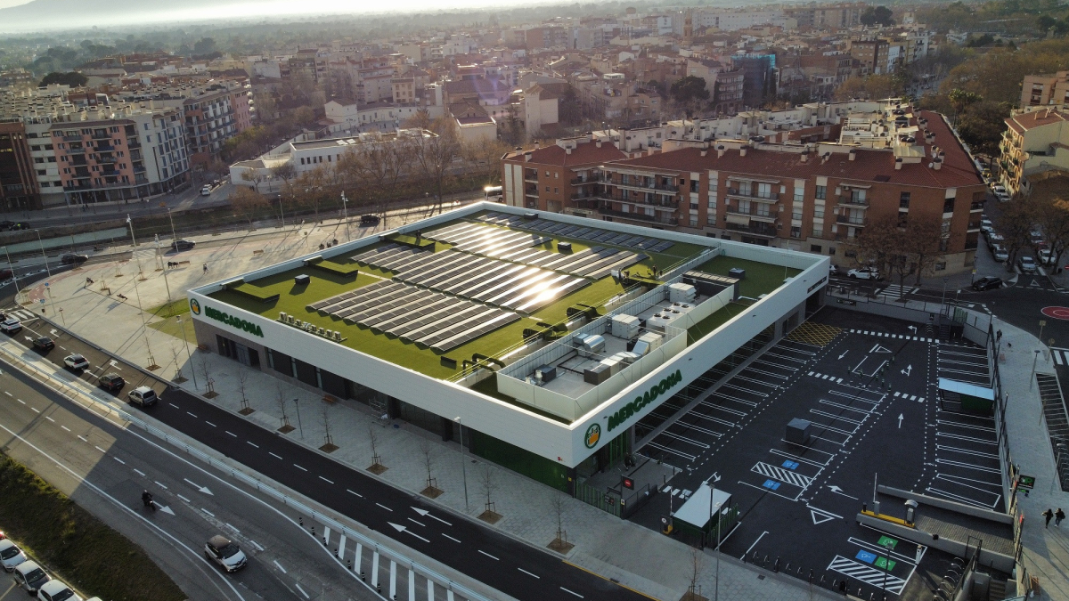 Solar pannels at Cambrils supermarket.jpg