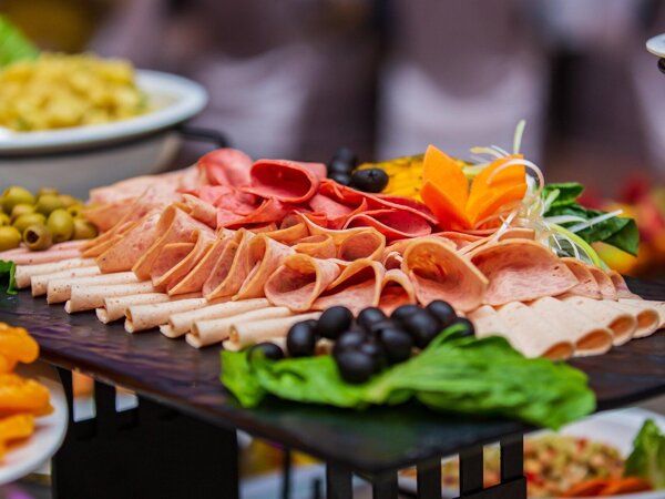 buffet-7012758_1920.jpg