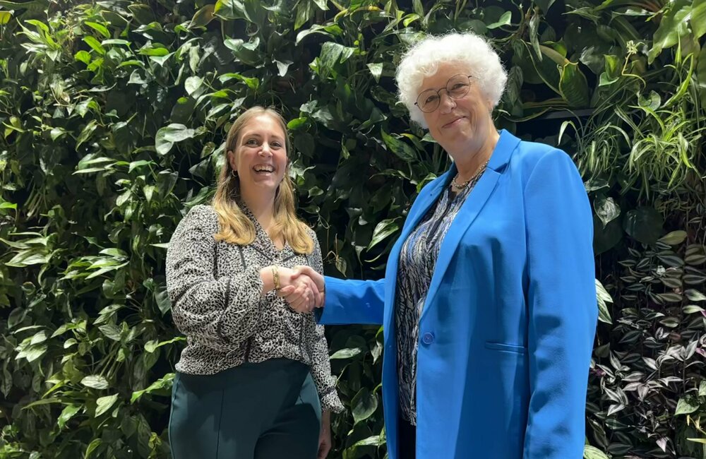 Mirjam Boekestijn en Annie van de Riet.jpg