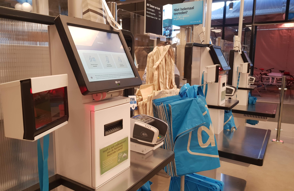 zelfscan AH Albert Heijn Bouwens afrekenen kassa.jpg